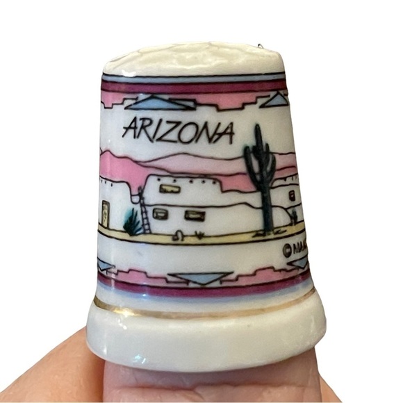 LOT of 5 Ceramic Tourist Souvenir Thimbles - Picture 4 of 10